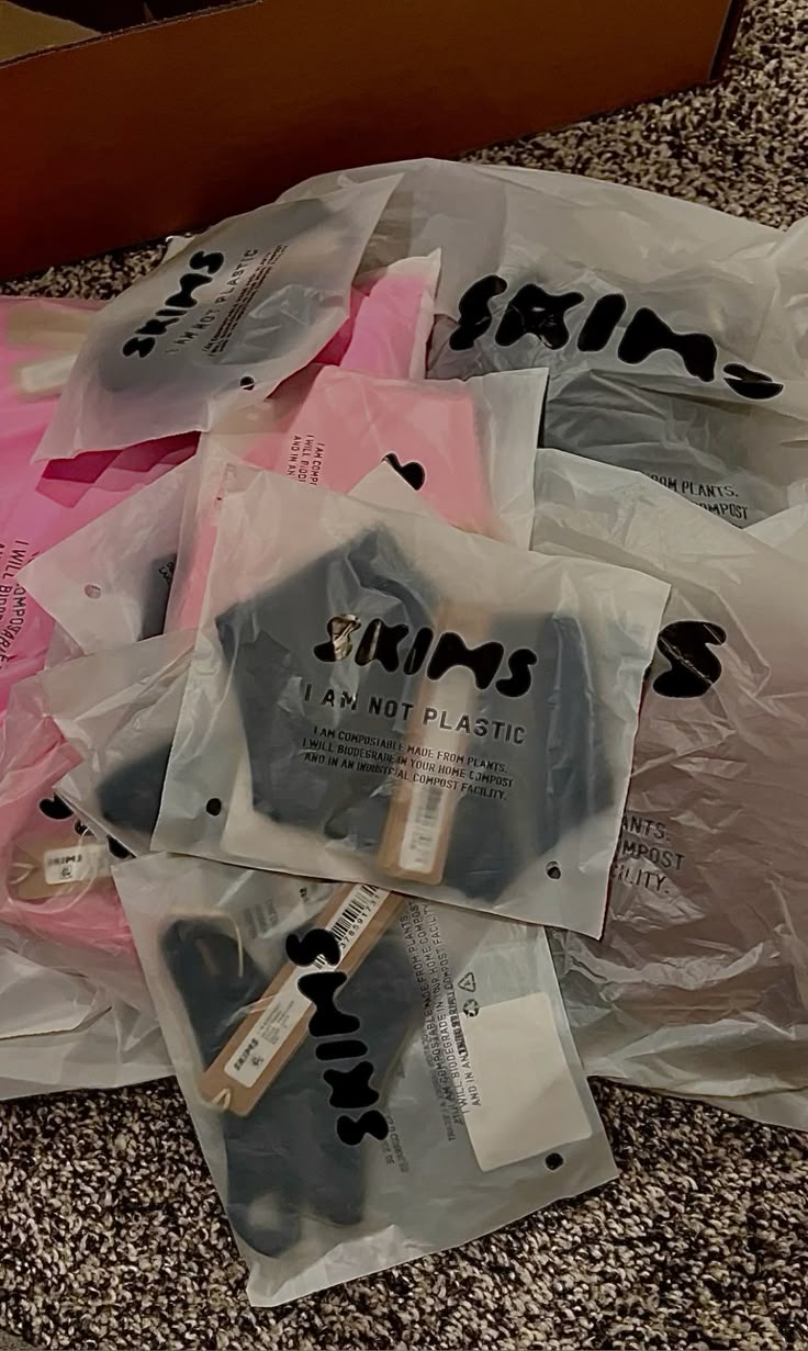 Skims clothing pallet