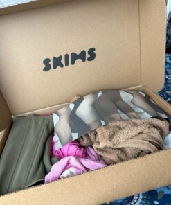 Skim Clothing Pallet